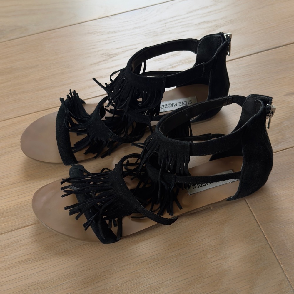 Steve Madden Favore black fringe Sandal flats women’s size 7.5